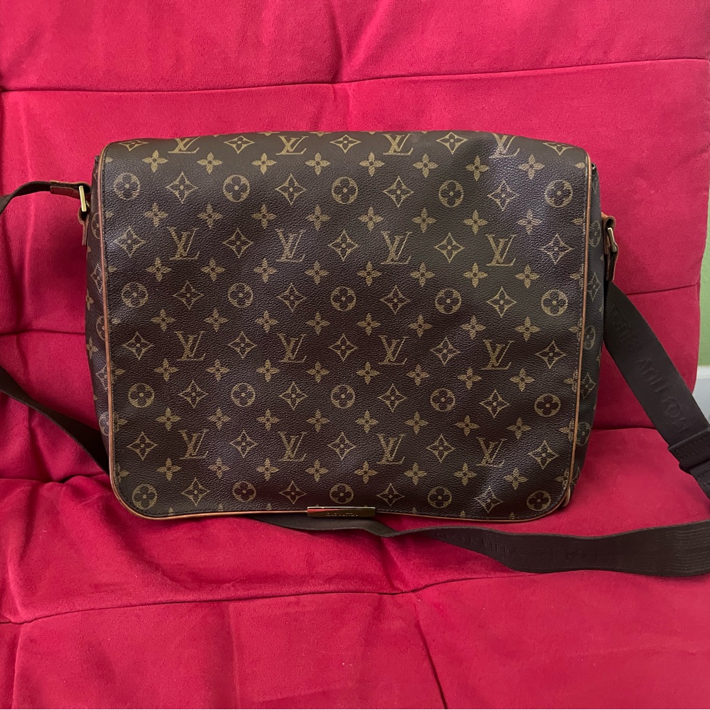 Louis Vuitton Monogram Abbesses Messenger Crossbody Travel Laptop Case